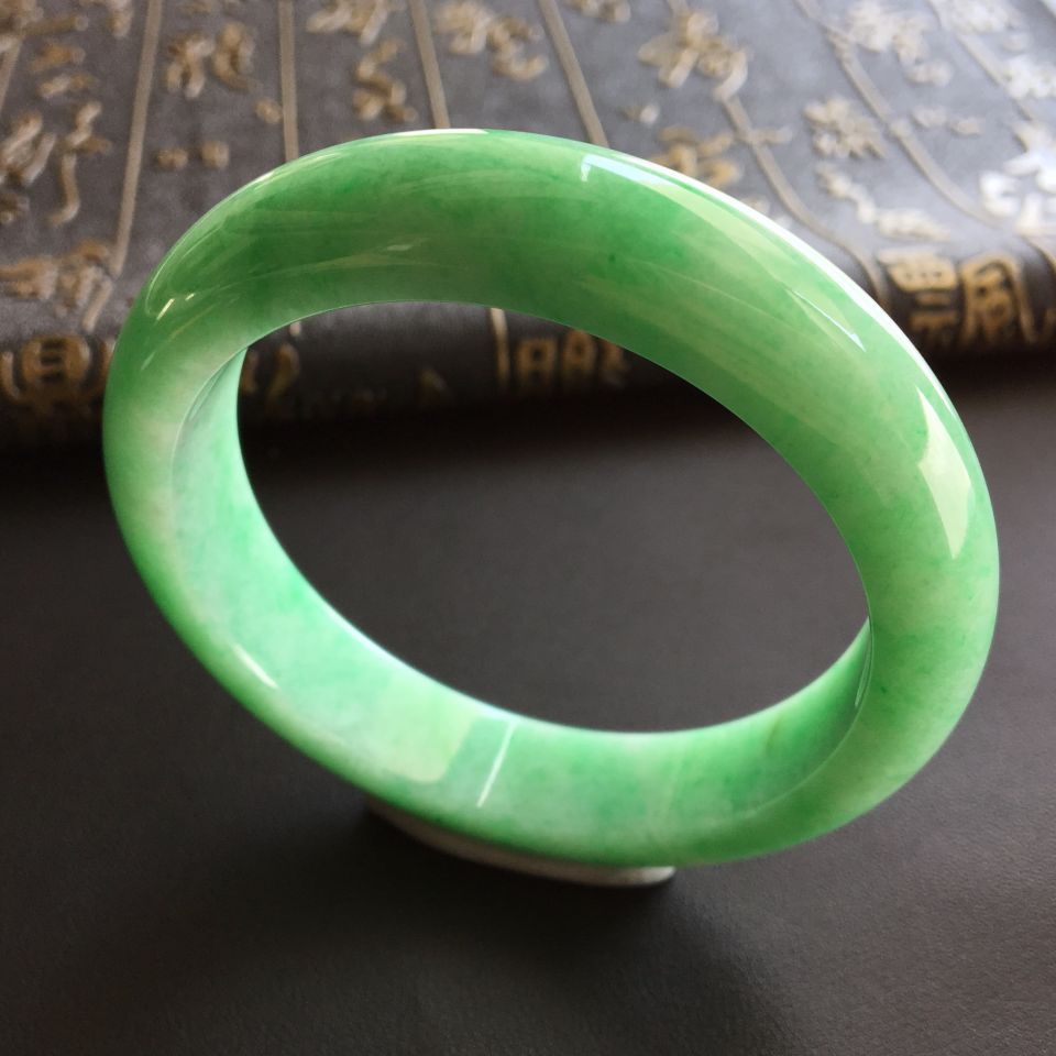 糯冰种豆绿手镯(57.2mm)