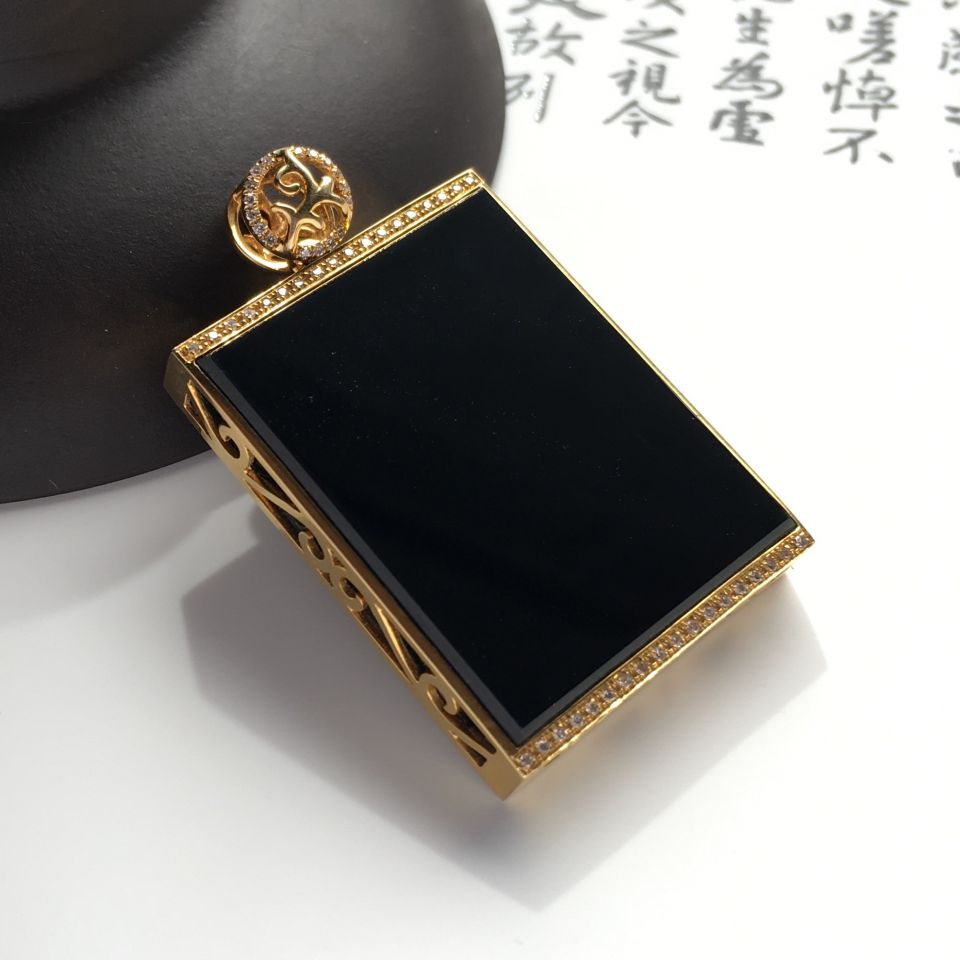 镶黄18k金钻石冰种墨翠平安无事牌胸坠