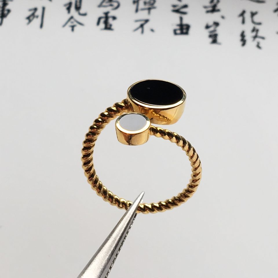镶黄18k金冰种墨翠戒指
