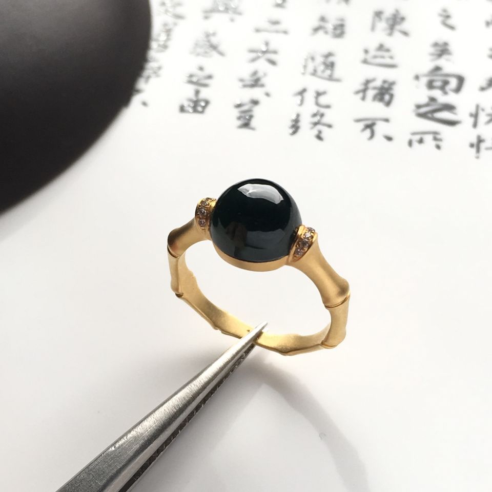 镶黄18k金钻石冰种墨翠戒指