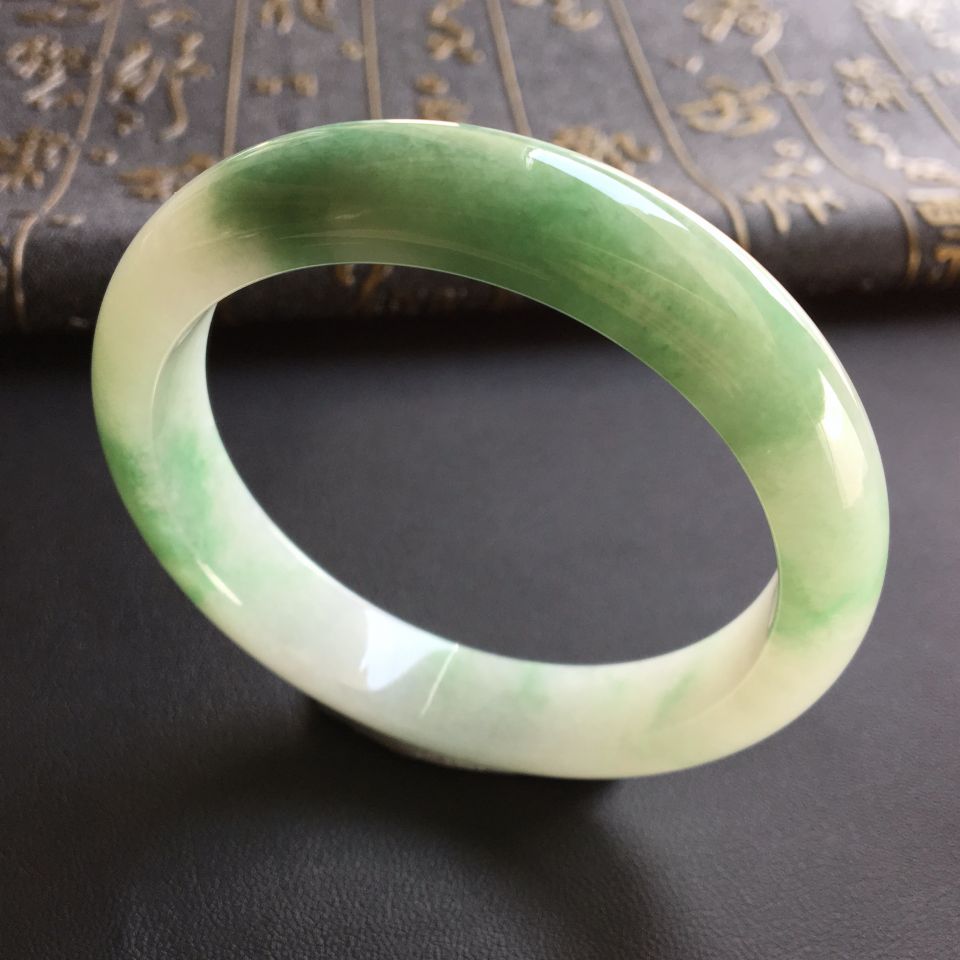 (超值推荐)糯冰种飘绿花手镯(56.6mm)
