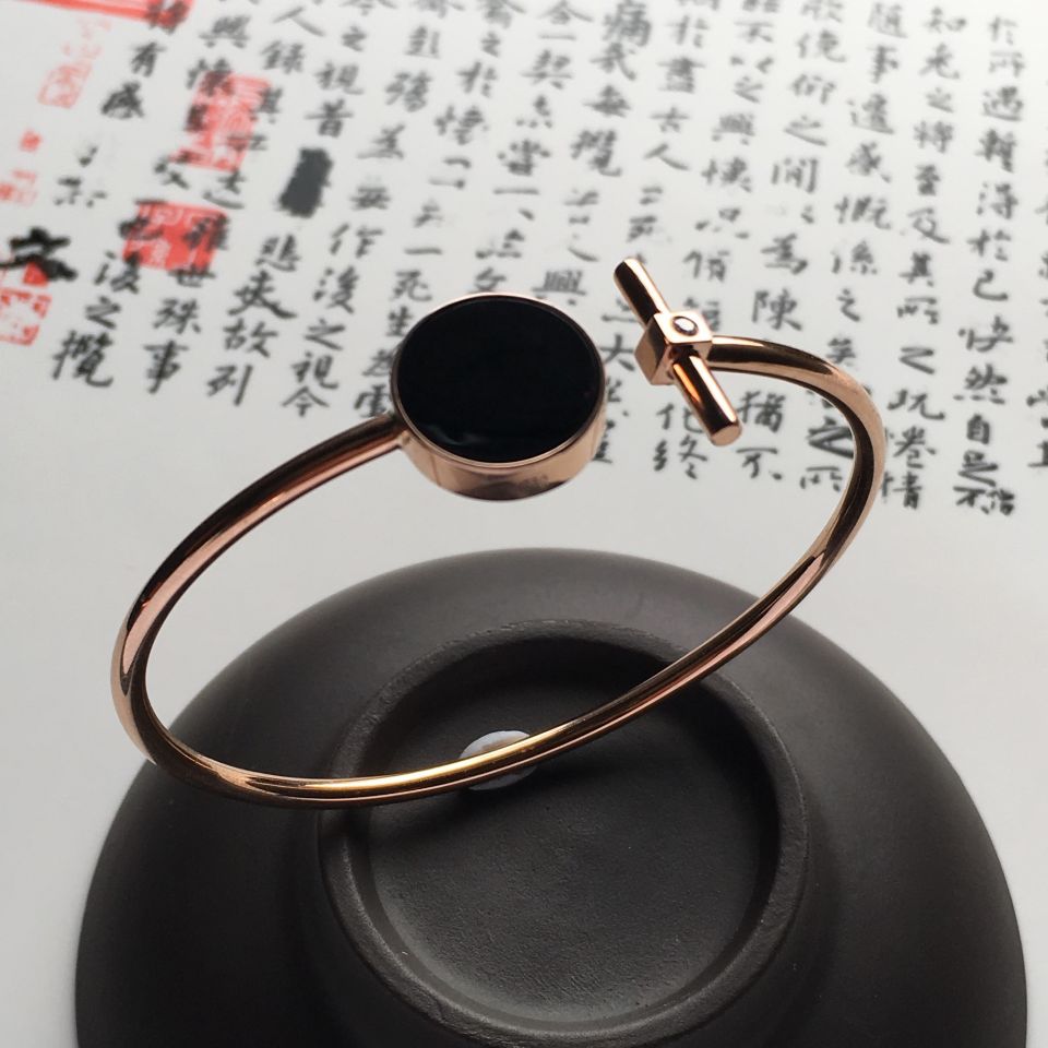 镶玫瑰金钻石冰种墨翠贵妃镯