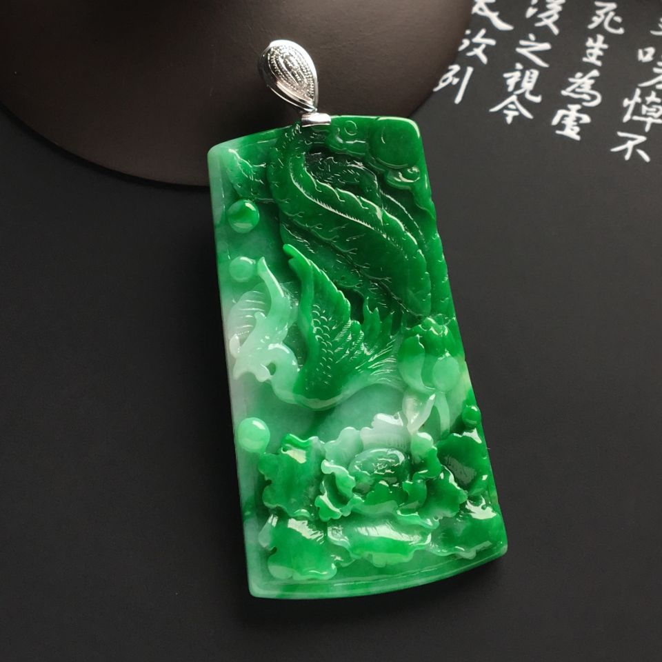 糯冰种翠色凤戏牡丹挂件