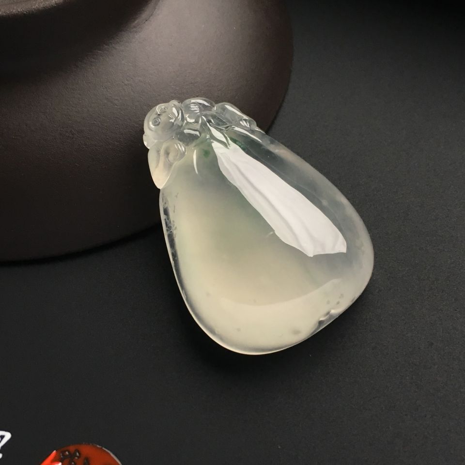 冰种略飘花灵猴献寿挂件