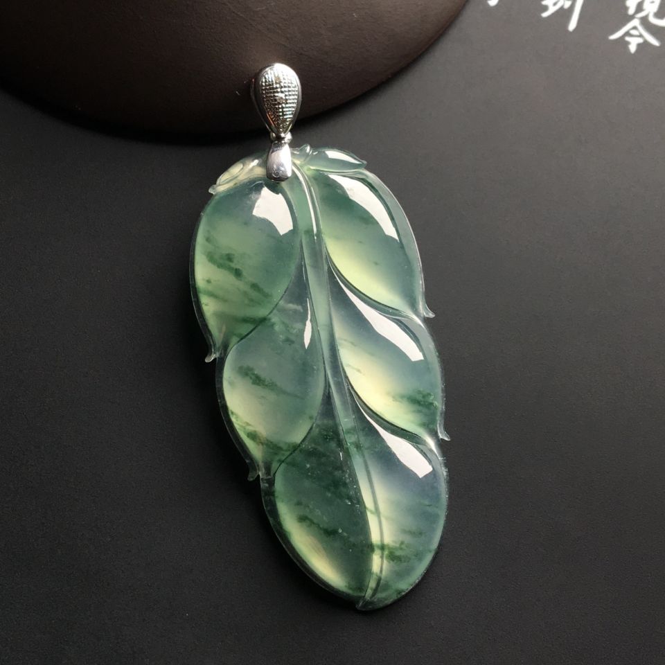 冰种飘花玉叶挂件