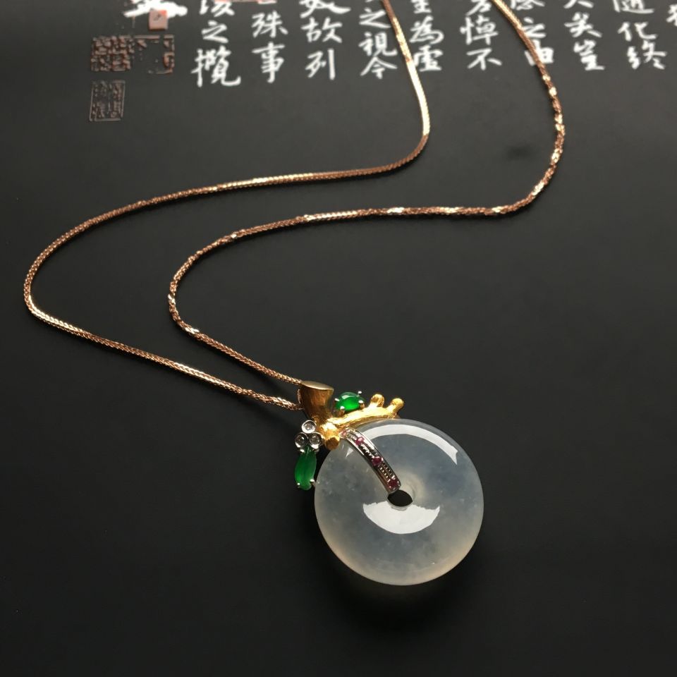 冰种淡晴水镶彩金钻石平安扣胸坠