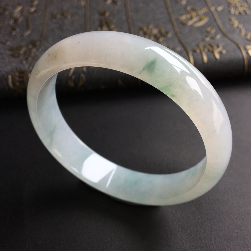 糯冰种略飘花手镯(55.2mm)