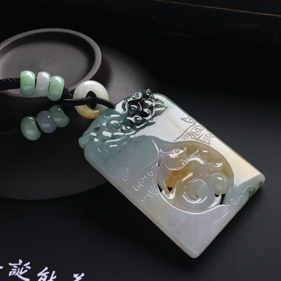 糯冰种飘花略带黄翡仿古龙牌挂件