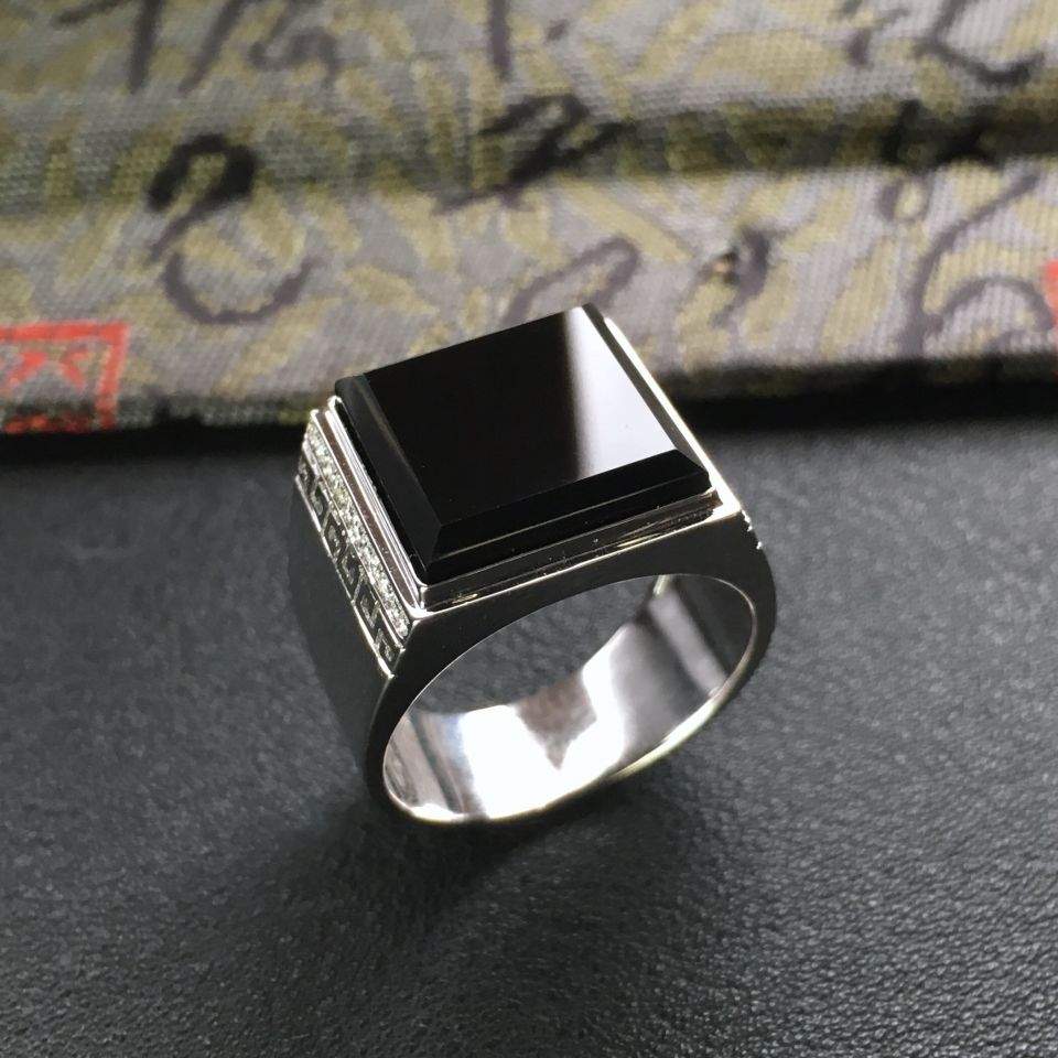 冰种墨翠镶白金方形戒指