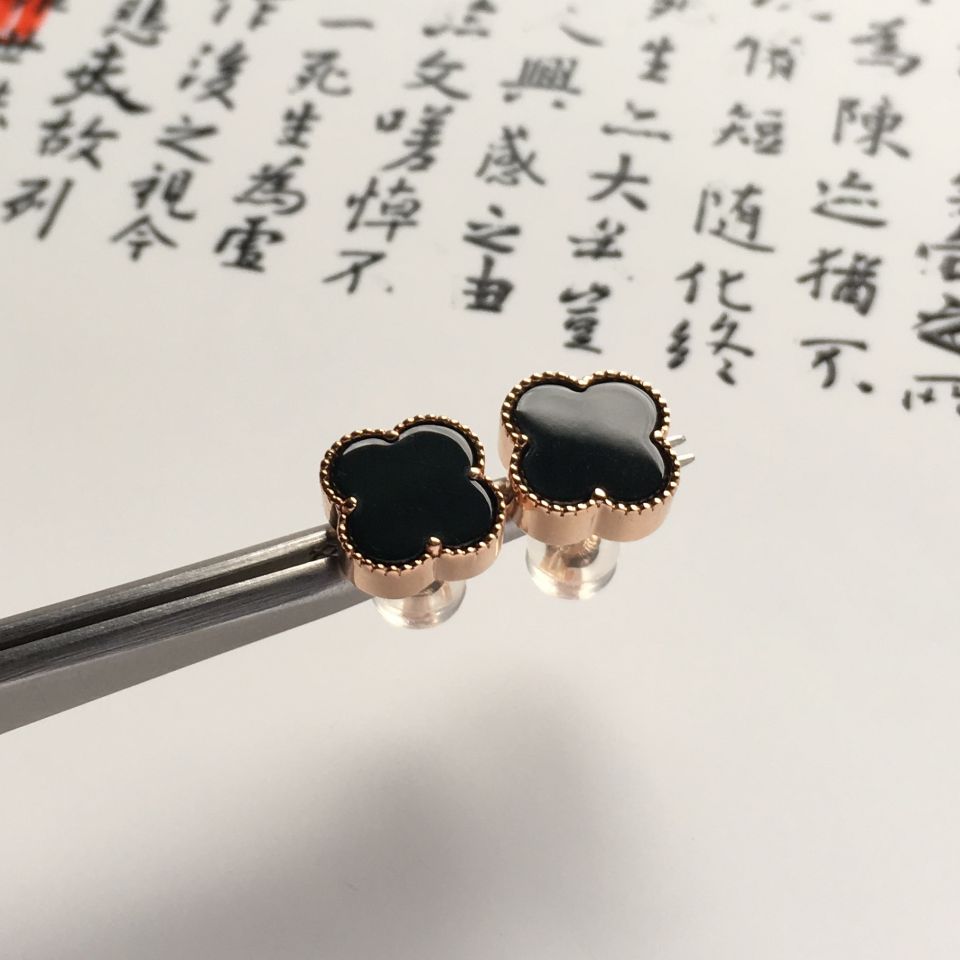 镶玫瑰金冰种墨翠四叶草耳钉