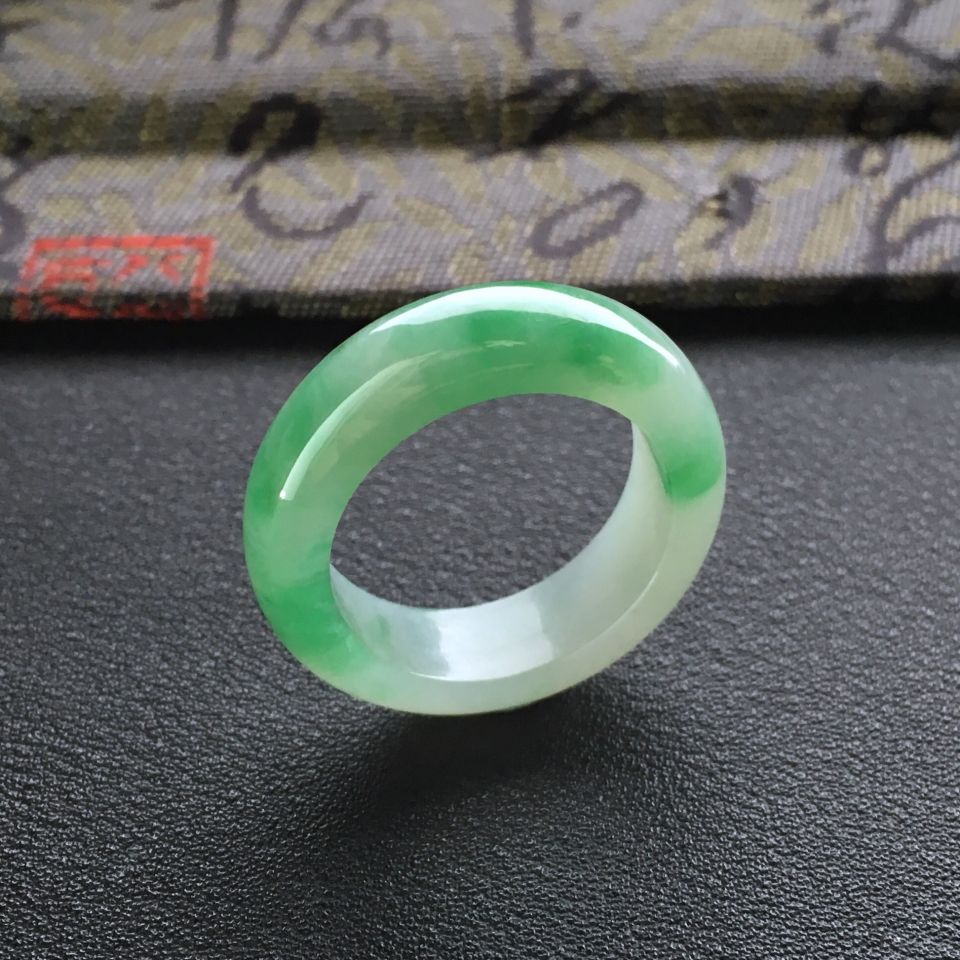 (超值推荐)糯冰种飘翠指环