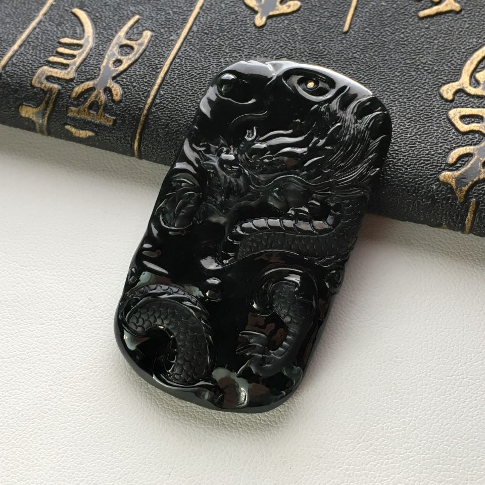 糯冰种墨翠龙牌挂件