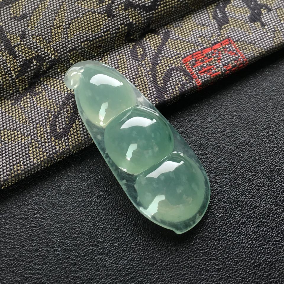 (超值推荐)糯冰种晴水略飘花四季豆挂件