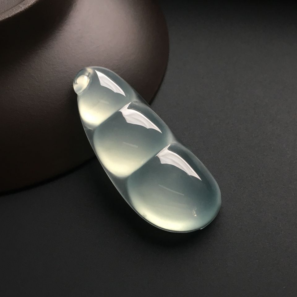 冰种淡晴水四季豆挂件