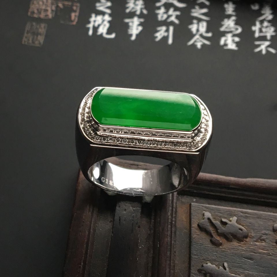 镶白金钻石冰种阳绿戒指（男戒）