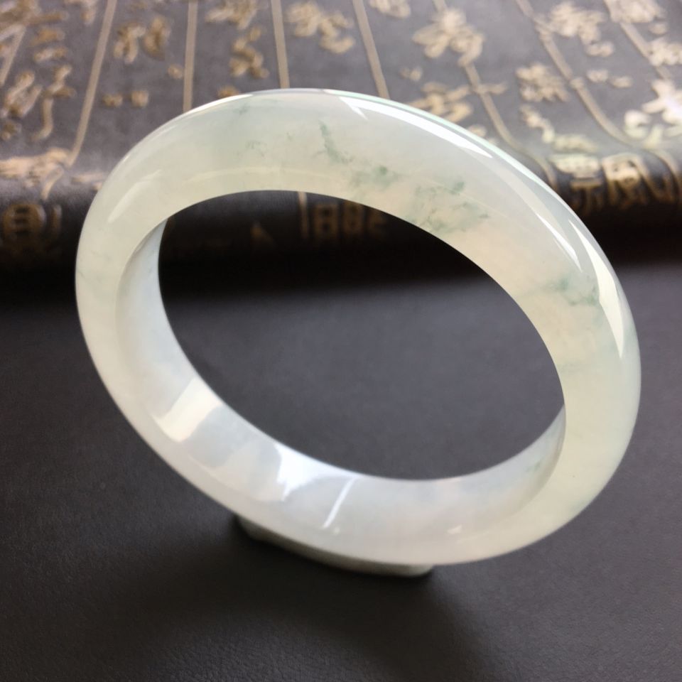 糯冰种略飘花手镯(57.4mm)