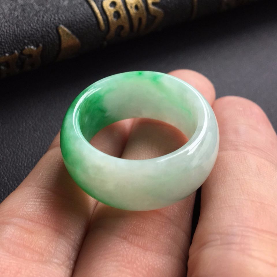 糯冰种飘翠指环