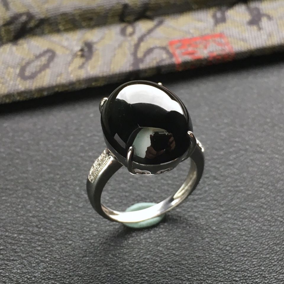 冰种墨翠镶白金钻石戒指