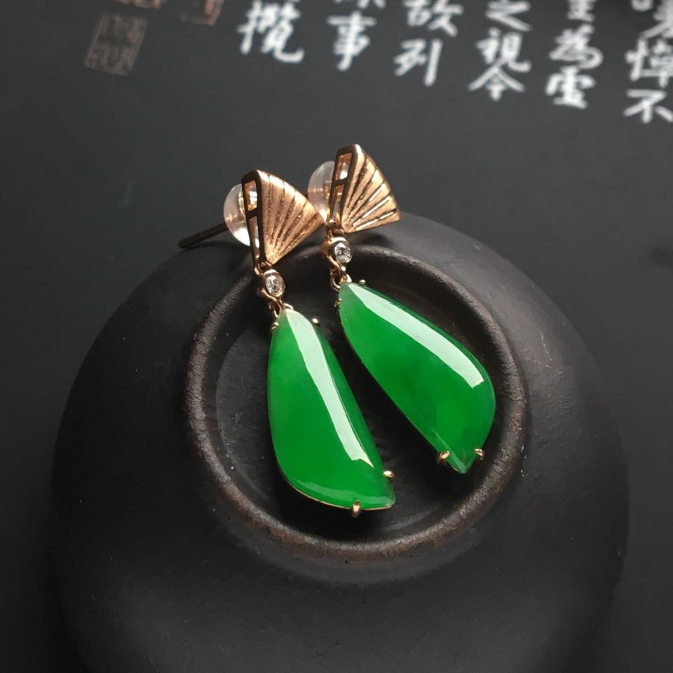 镶玫瑰金钻石糯冰种阳绿耳坠