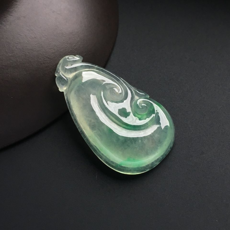 冰种略飘翠如意挂件