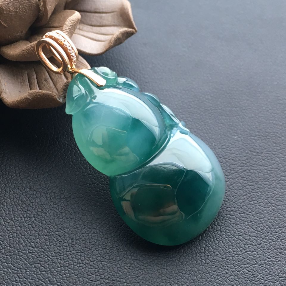 冰种飘蓝花葫芦挂件（金扣）