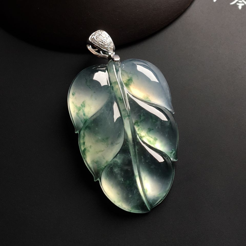 冰种飘花玉叶挂件