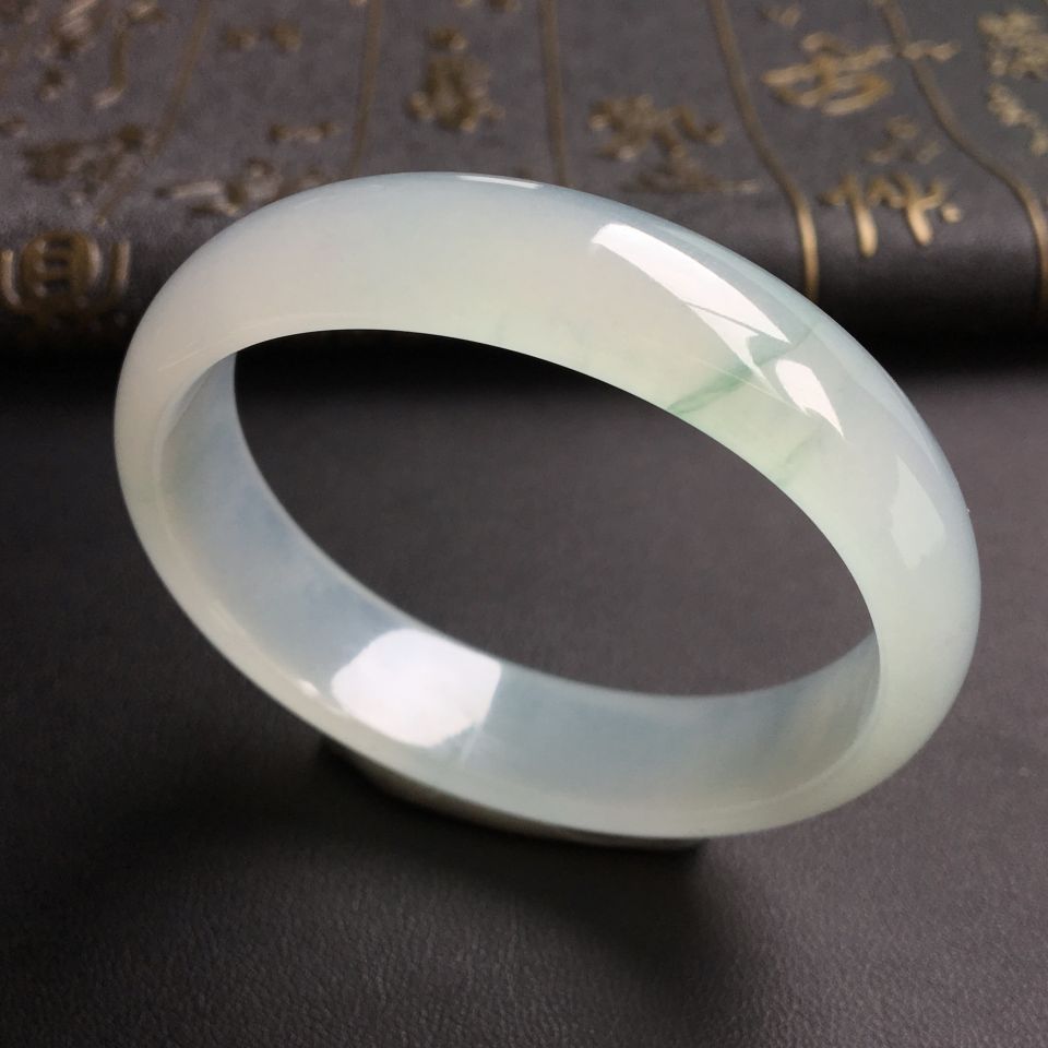 冰种略飘花贵妃镯(52.2mm-45.6mm)