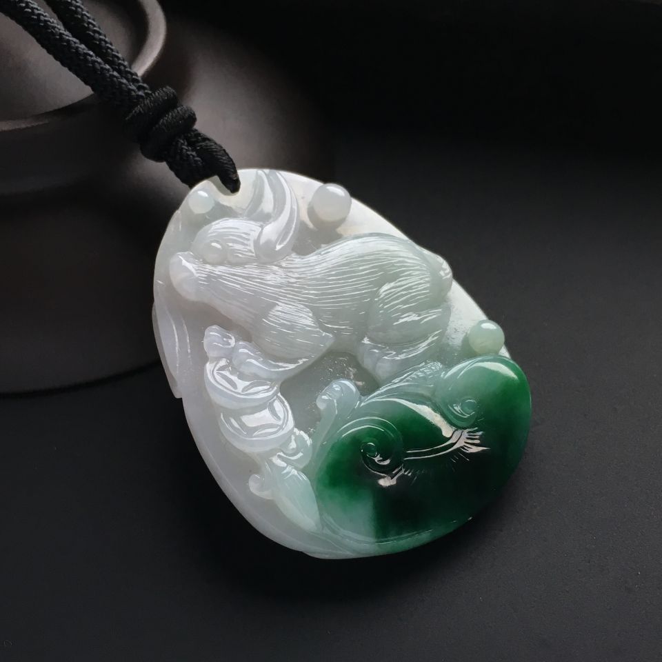 糯冰种飘花玉兔挂件