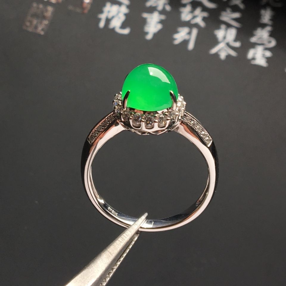 镶白金钻石冰种翠色戒指
