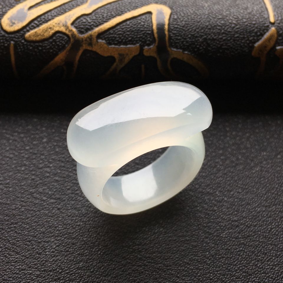 冰种淡晴水马鞍戒指