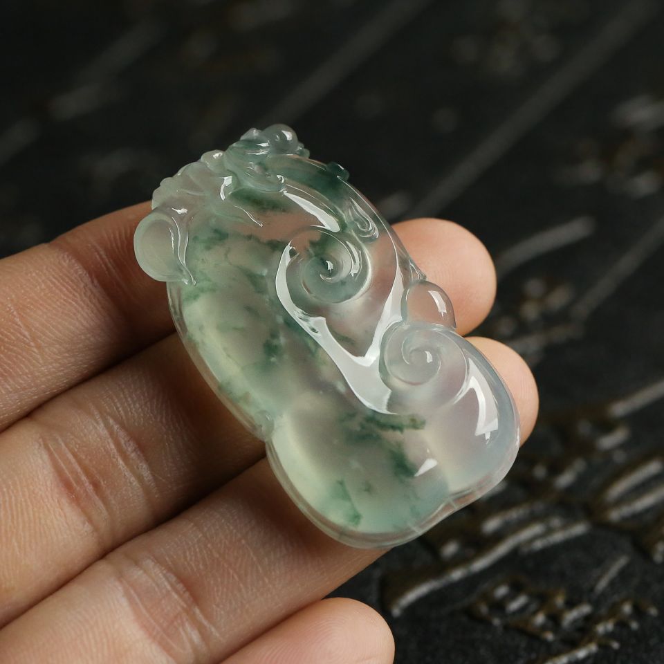 冰种飘绿花如意挂件