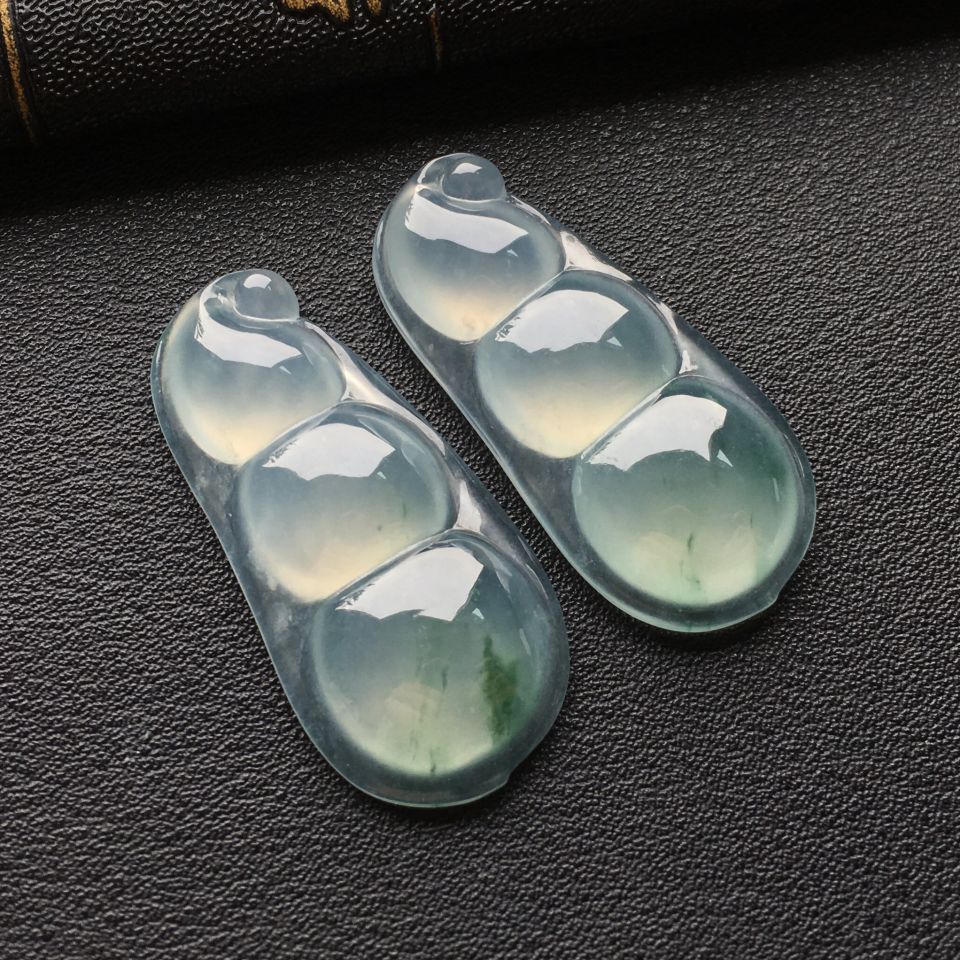 冰种飘花四季豆挂件一对走