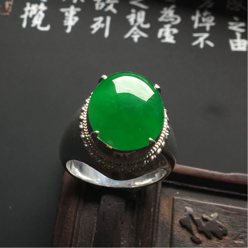 冰种阳绿戒面