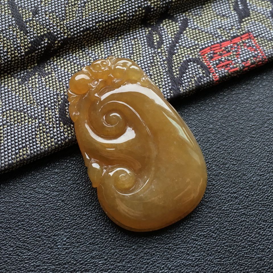 糯冰种黄翡如意挂件