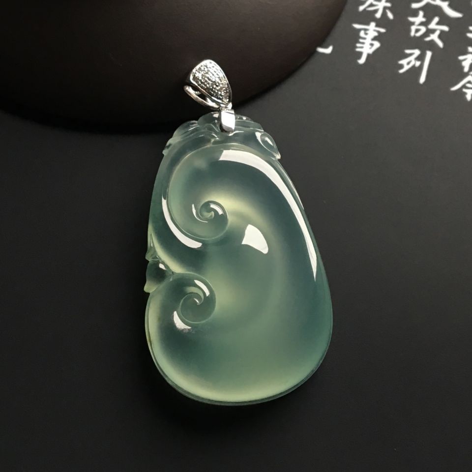 冰种淡晴水如意挂件