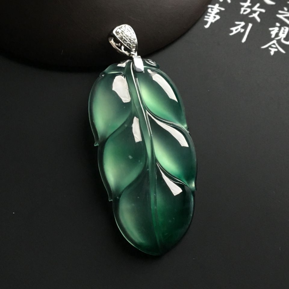 冰种飘花玉叶挂件