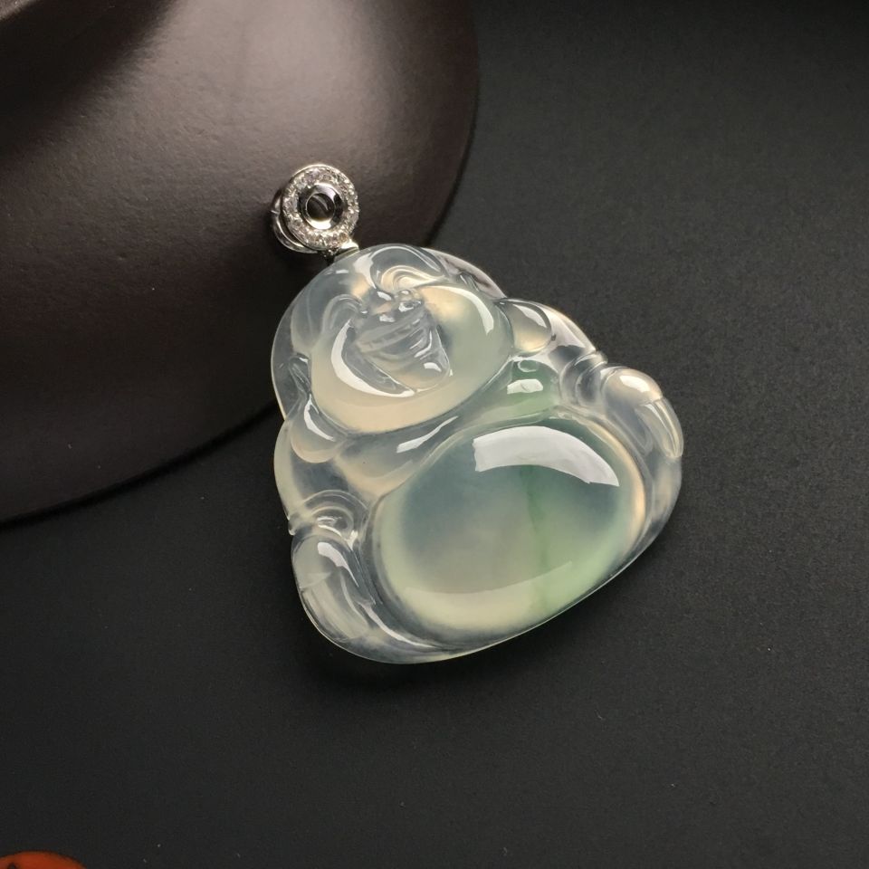 冰种淡晴水略飘花玉佛挂件