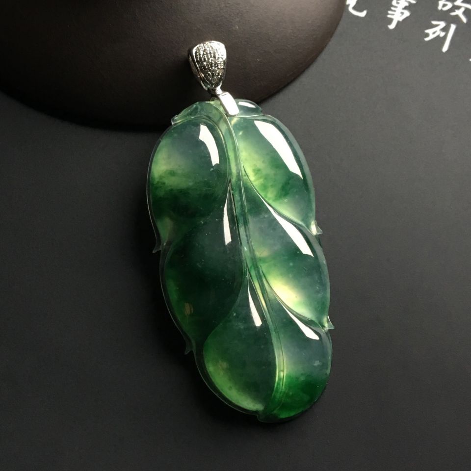 冰种飘花玉叶挂件