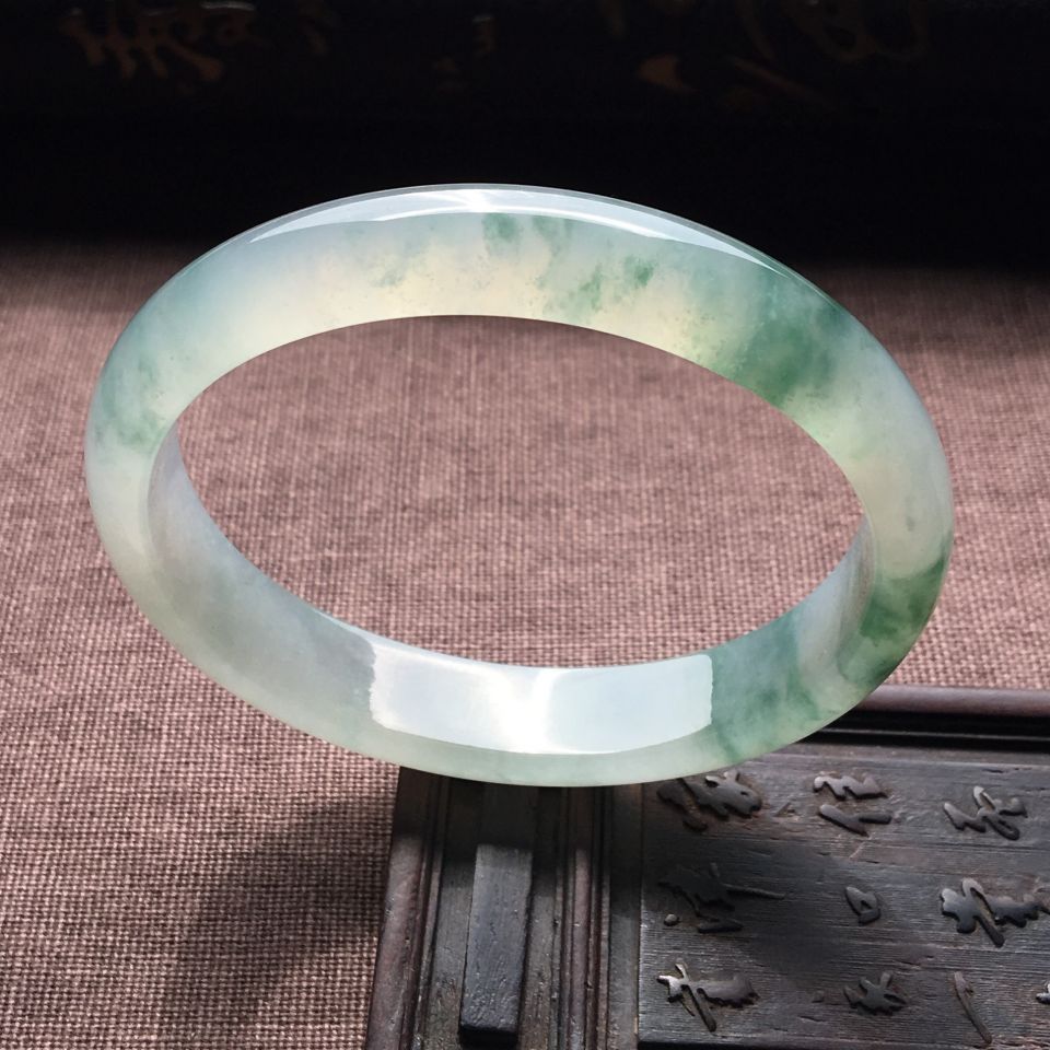 冰种飘花贵妃镯（59.5mm-51.6mm）