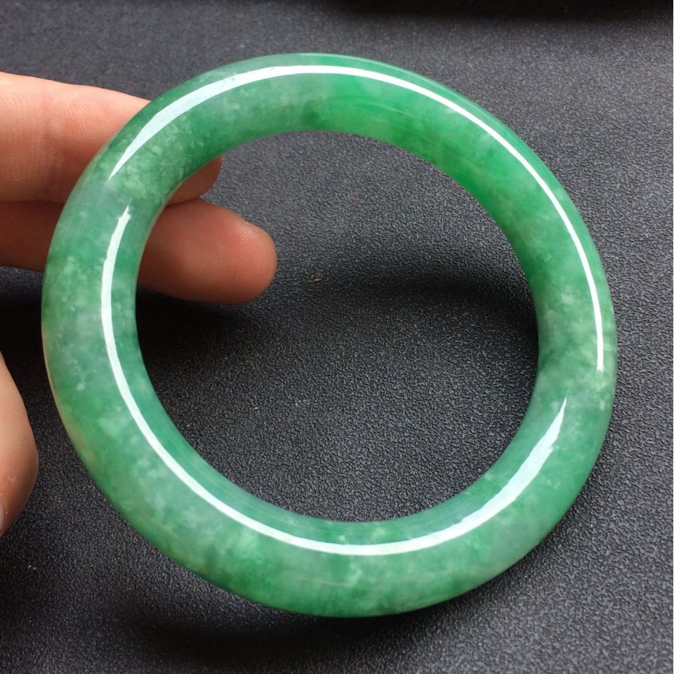 糯冰种翠色圆条手镯（57.7mm）