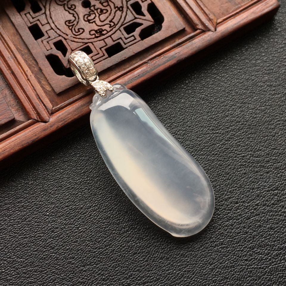 冰种淡晴水福瓜挂件(金扣)