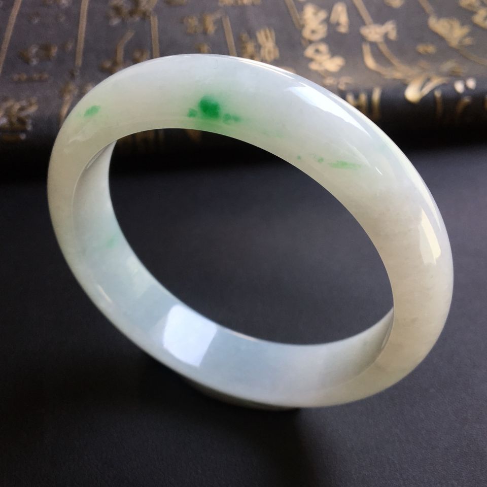 糯冰种略飘翠手镯(56mm)