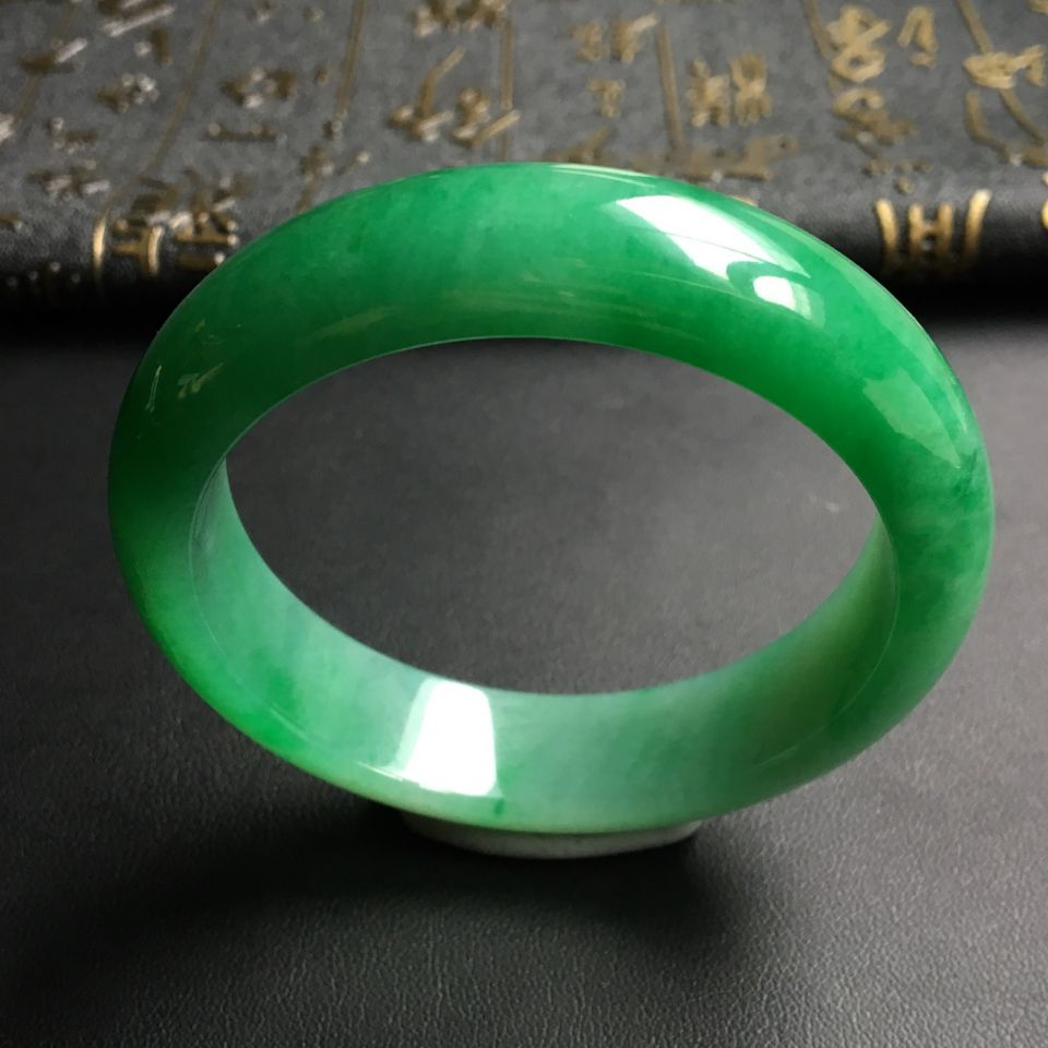 糯冰种阳绿手镯(54mm)