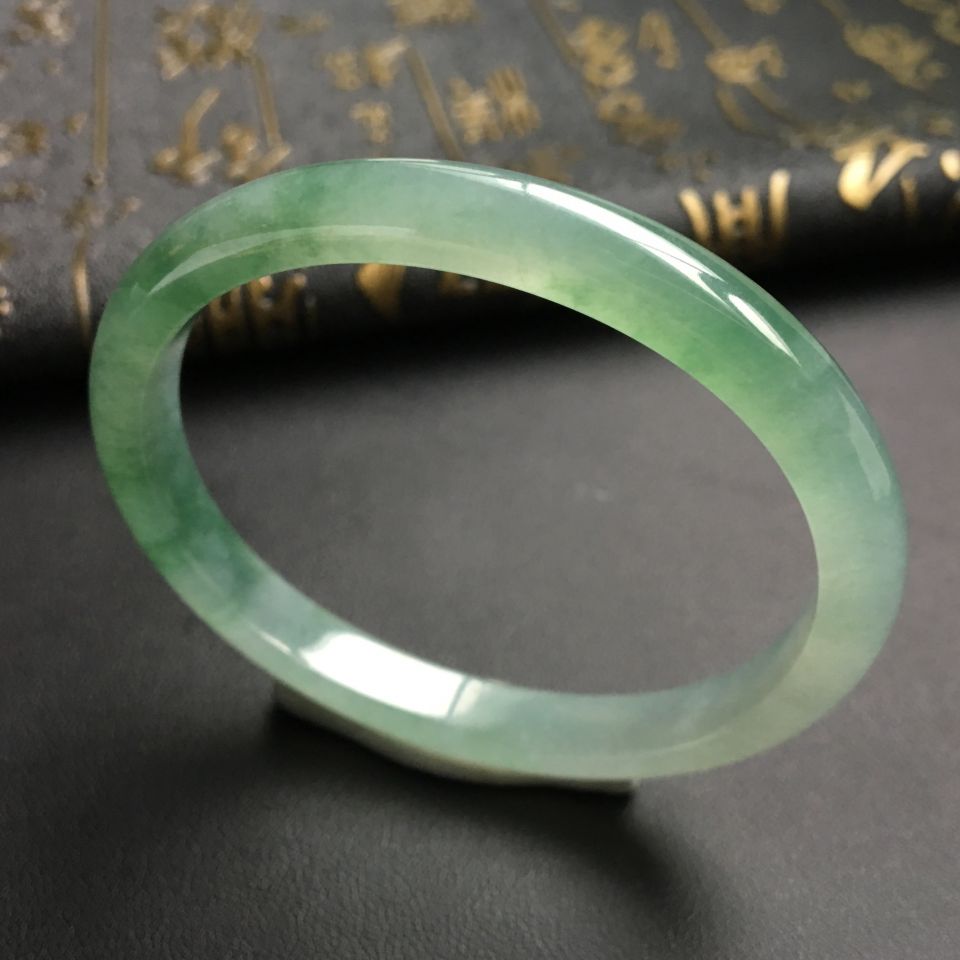 糯冰种飘花贵妃镯(53.2mm-47.5mm)