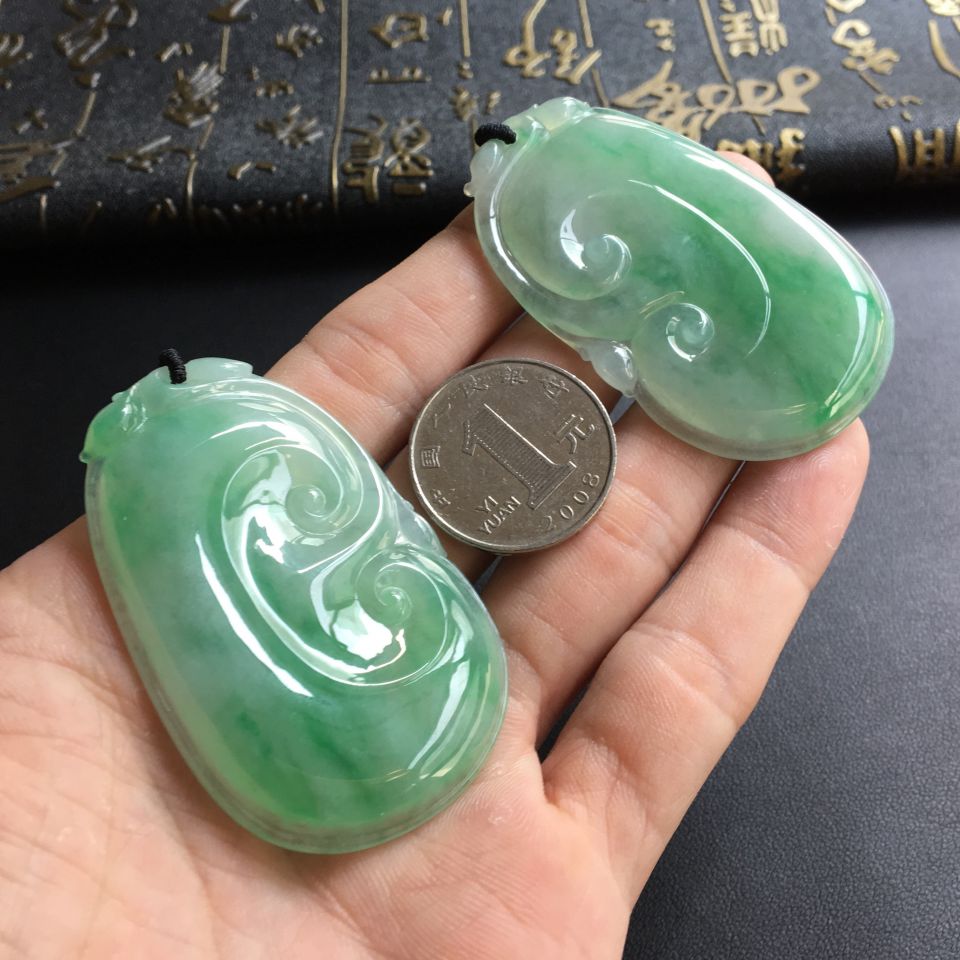 糯冰种飘翠如意挂件(一对)