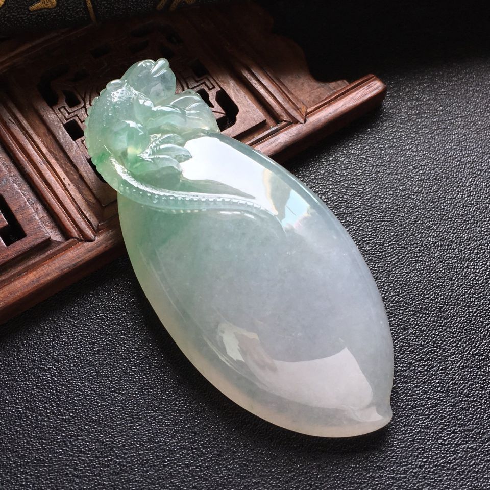 糯冰种略飘翠福瓜挂件