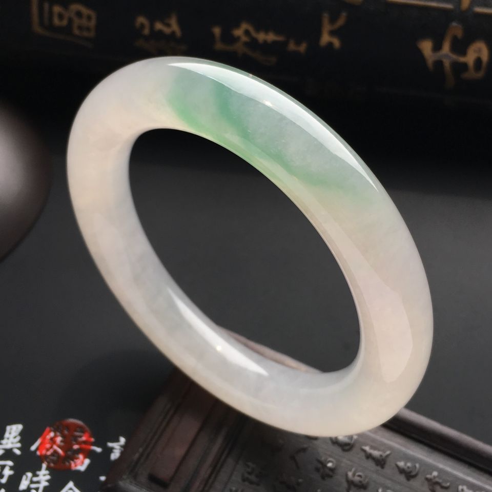 冰种淡晴水略飘花圆条手镯（57.8mm）