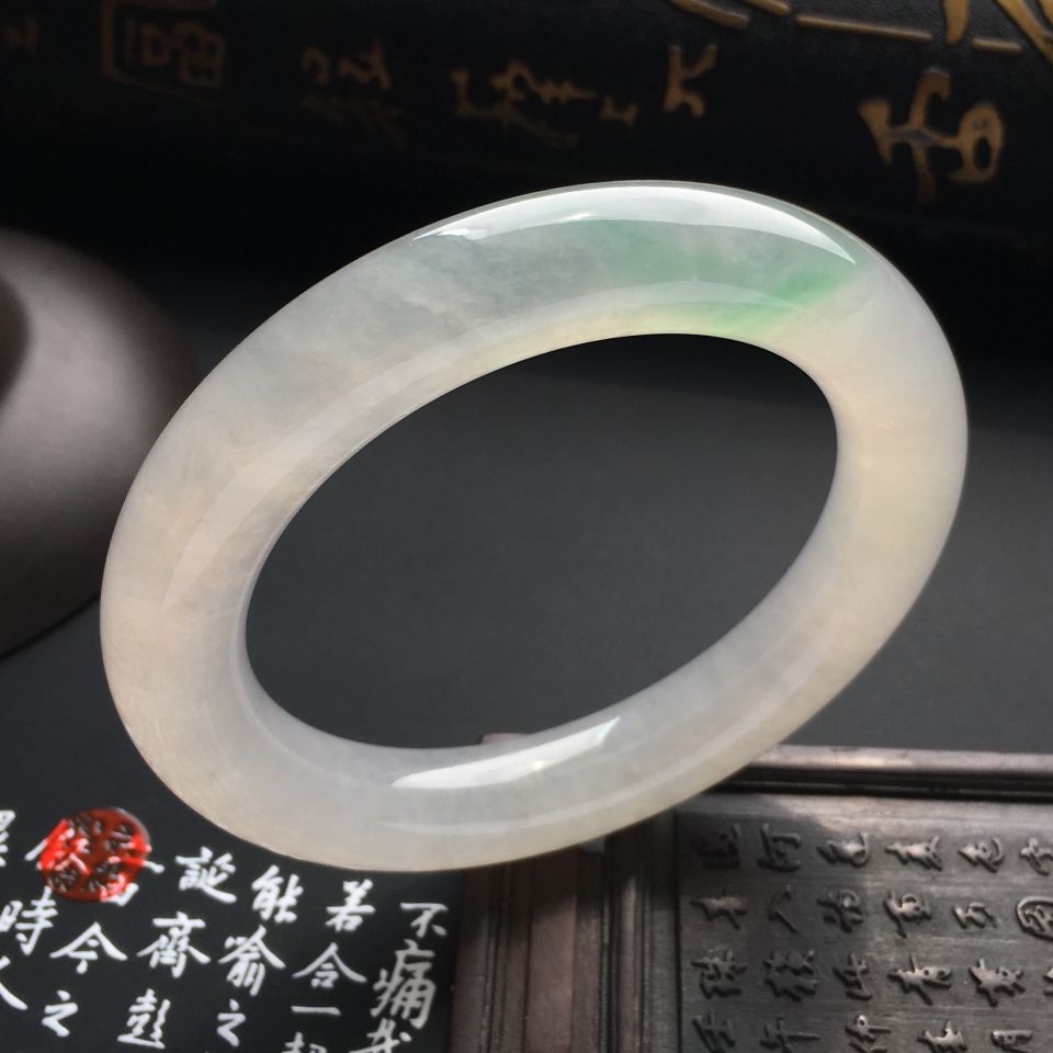 冰种淡晴水略飘花圆条手镯（57.8mm）