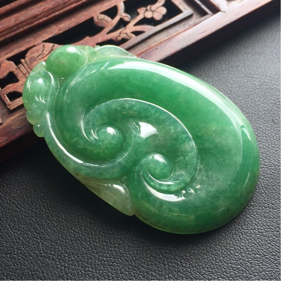 糯冰种豆绿如意挂件