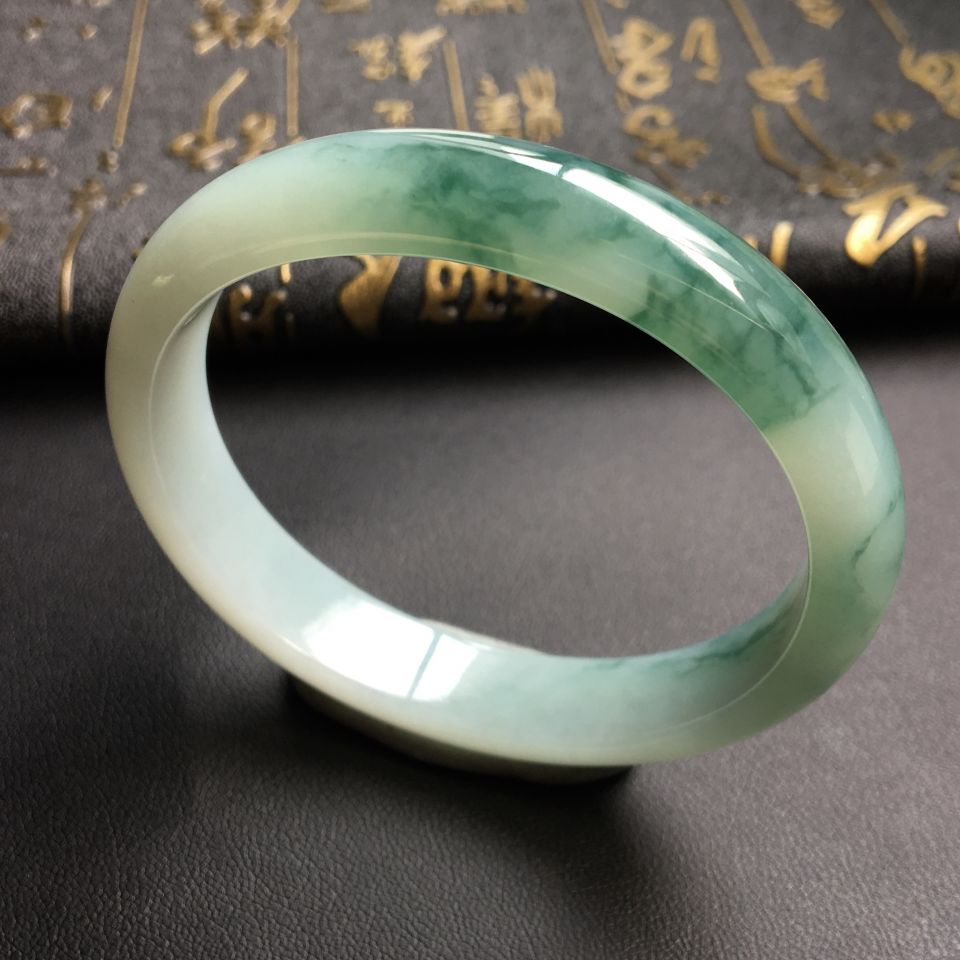 糯冰种飘花贵妃镯(54.1mm-48.5mm)